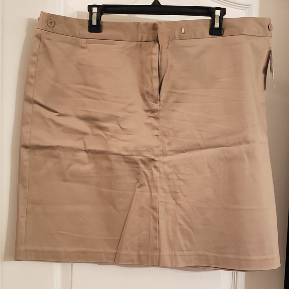 NWT It's a cute Taupe Khaki Skirt (W)
